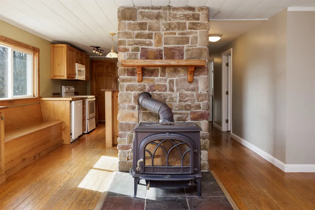 189 South Hedgehog Hill Road Unity NH 03773