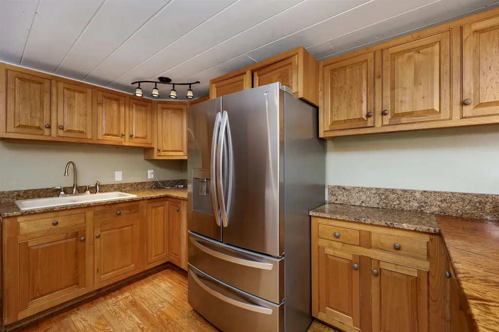 189 South Hedgehog Hill Road Unity NH 03773