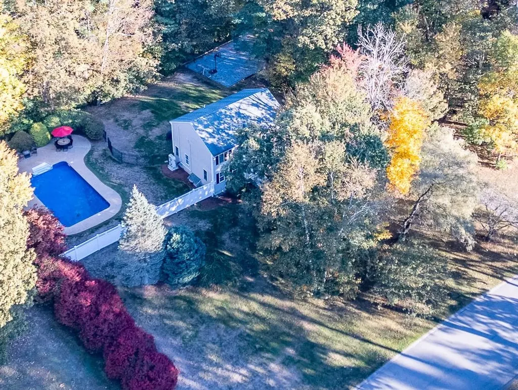 3 Chandler Drive Londonderry NH 03053