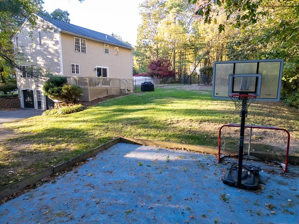 3 Chandler Drive Londonderry NH 03053