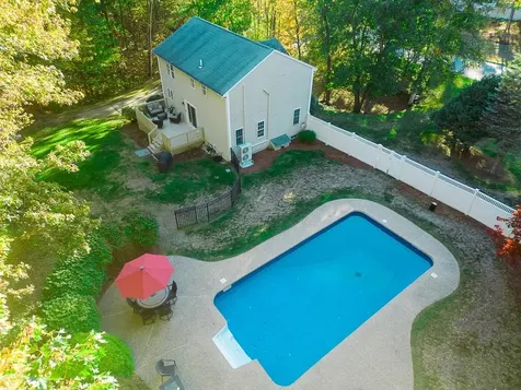 3 Chandler Drive Londonderry NH 03053