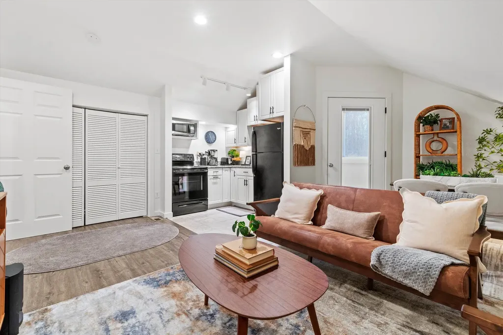 16 Stone Road Stoddard NH 03464