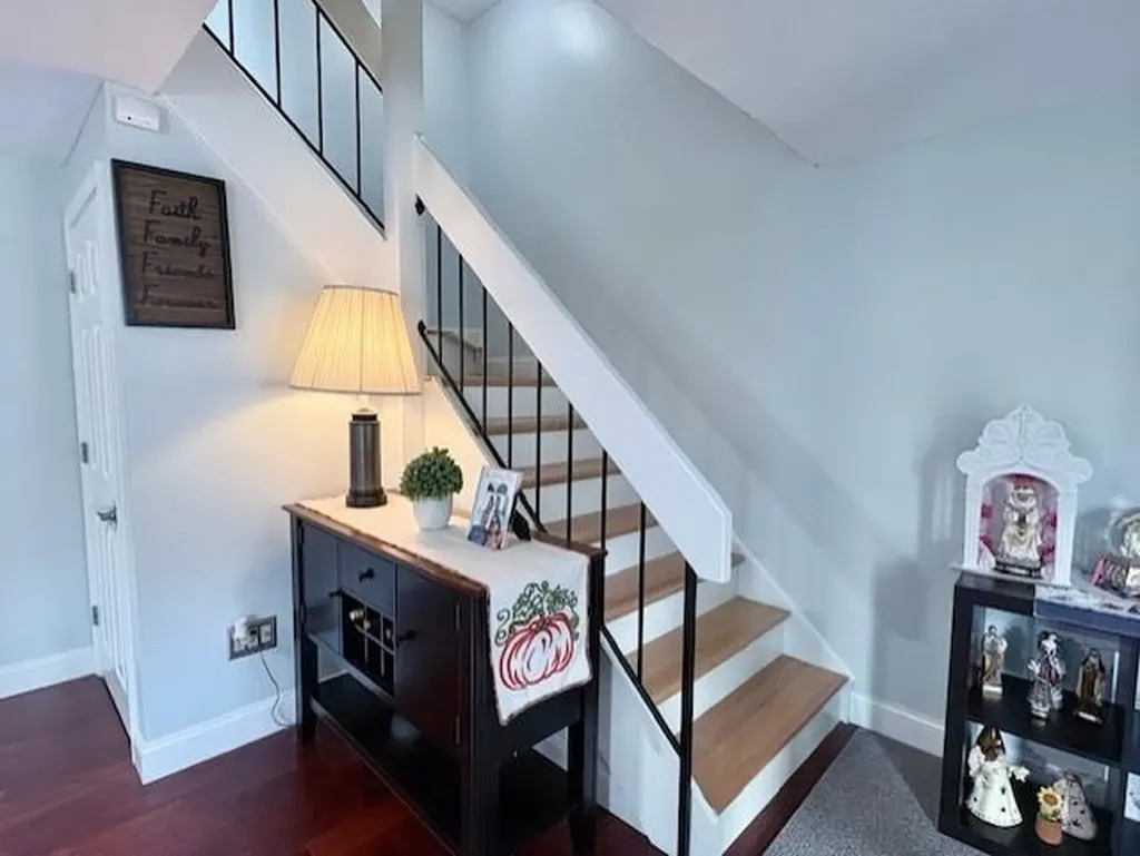 5 Tsienneto Road Derry NH 03038