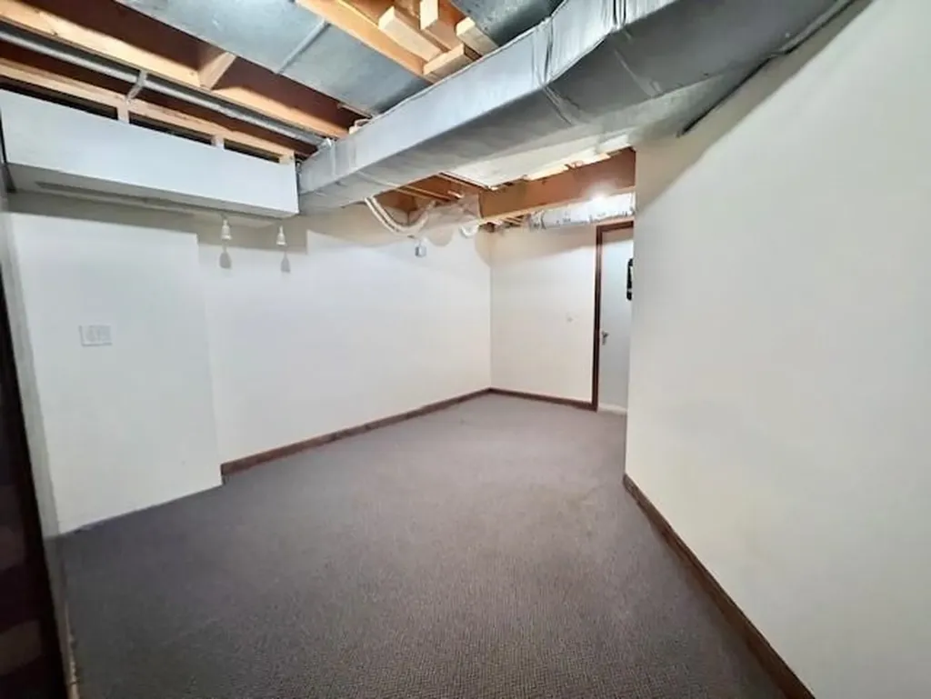 5 Tsienneto Road Derry NH 03038