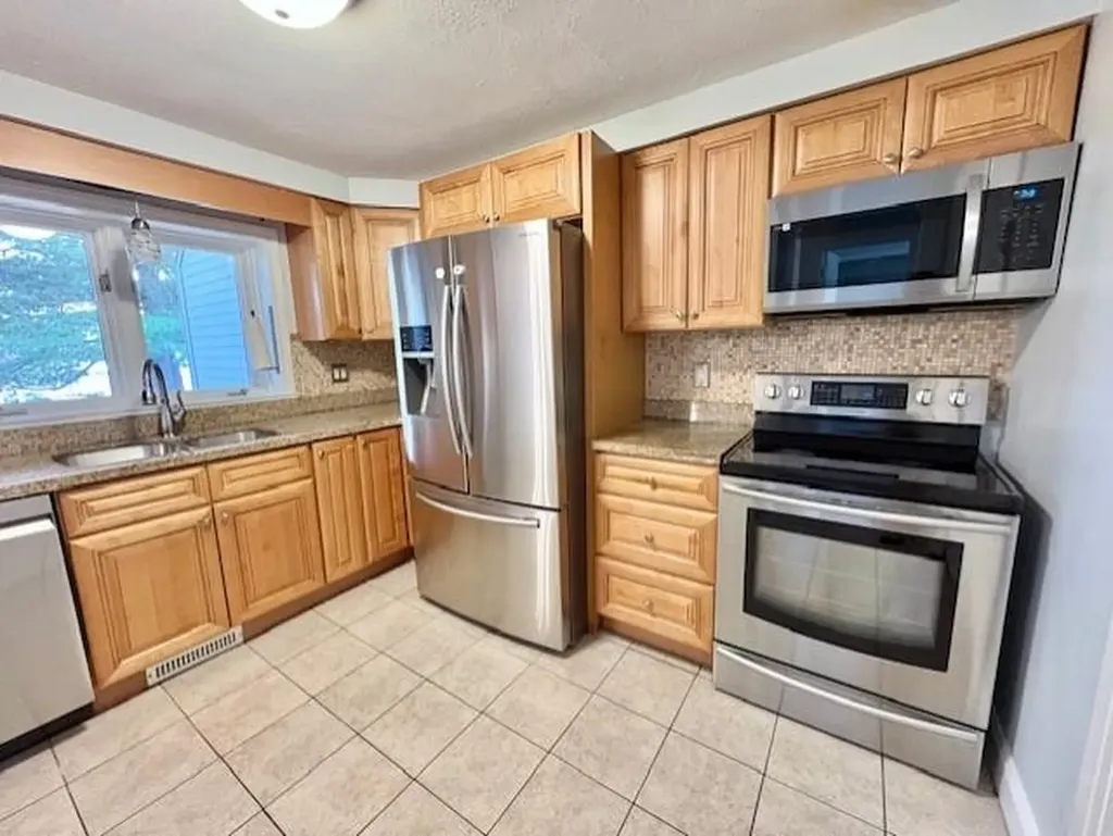 5 Tsienneto Road Derry NH 03038