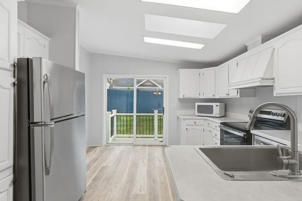 20 Ledgewood Way Manchester NH 03104