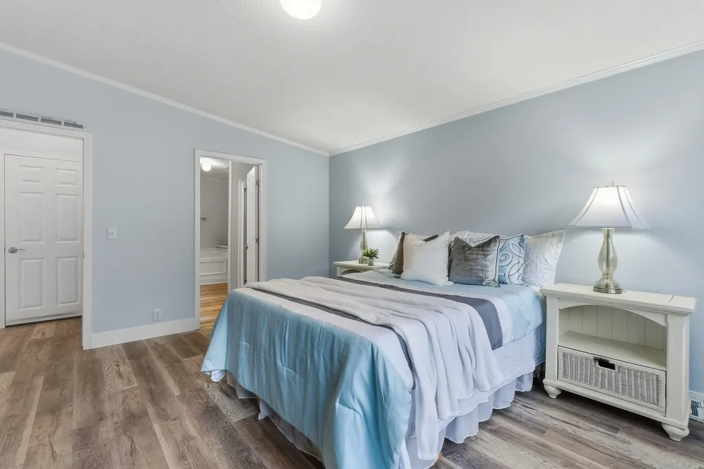 20 Ledgewood Way Manchester NH 03104