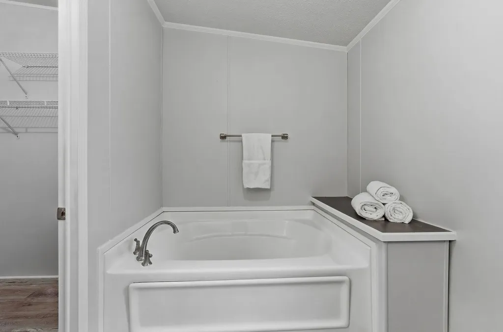 20 Ledgewood Way Manchester NH 03104