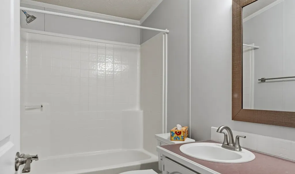 20 Ledgewood Way Manchester NH 03104