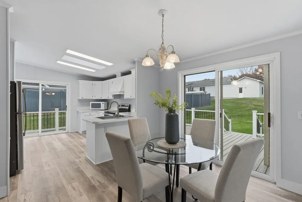 20 Ledgewood Way Manchester NH 03104