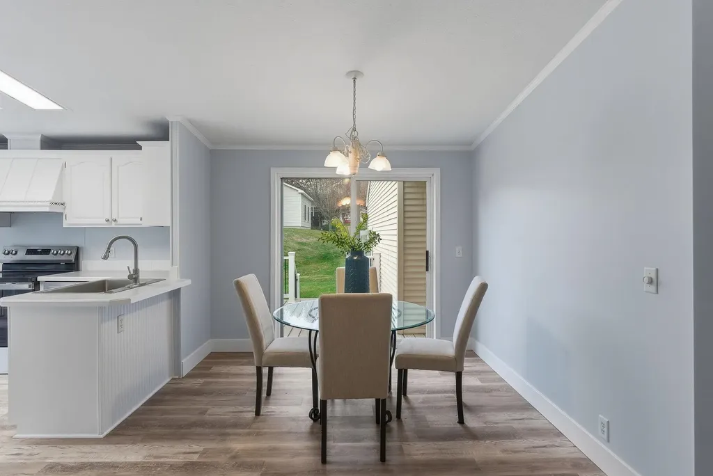 20 Ledgewood Way Manchester NH 03104