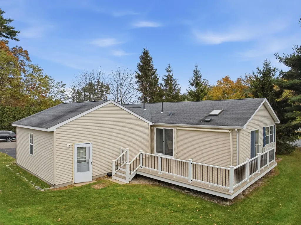 20 Ledgewood Way Manchester NH 03104