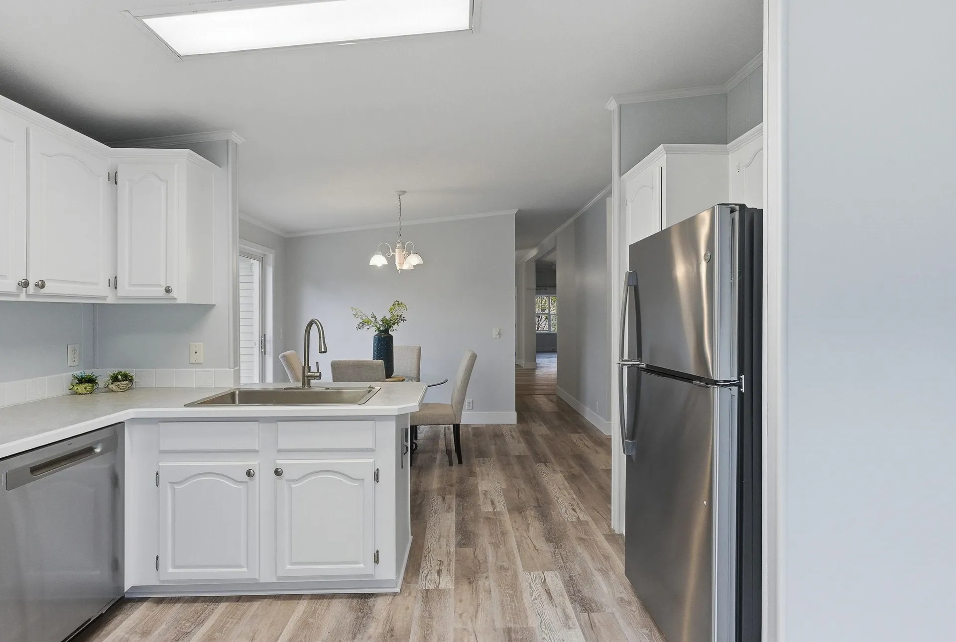 20 Ledgewood Way Manchester NH 03104