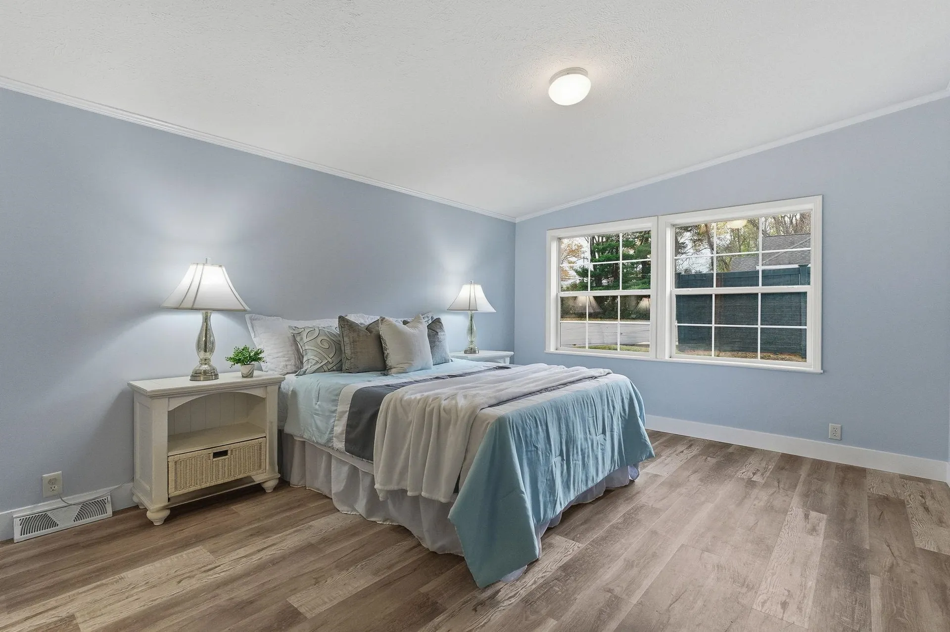 20 Ledgewood Way Manchester NH 03104