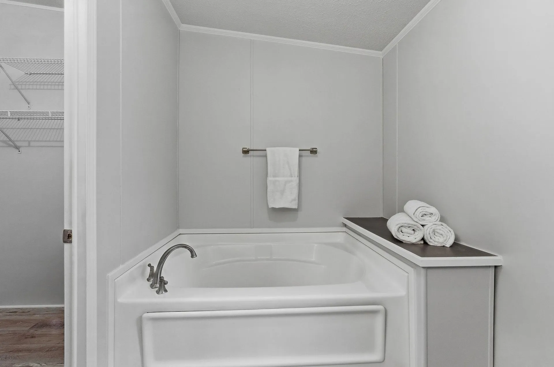 20 Ledgewood Way Manchester NH 03104