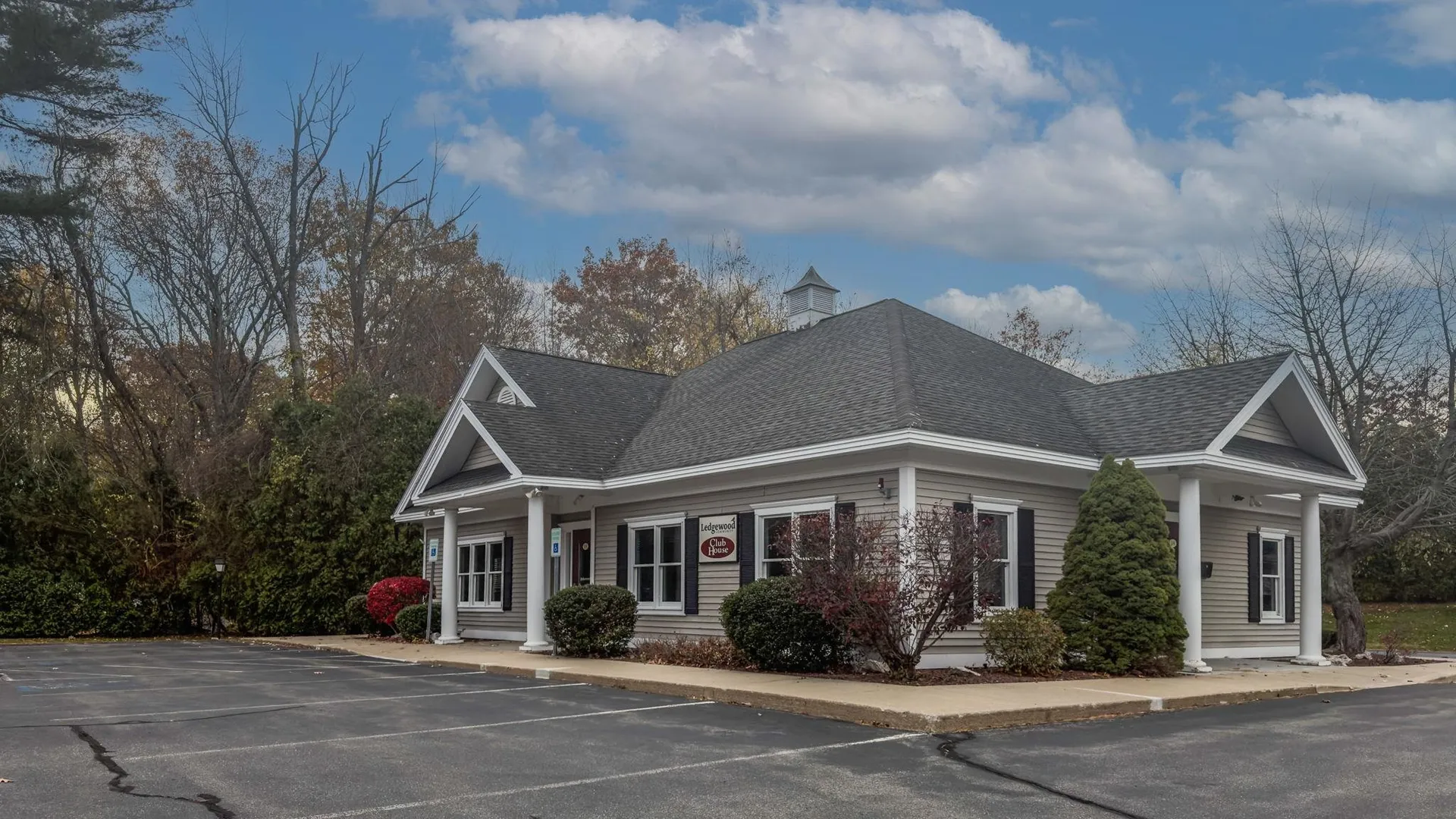 20 Ledgewood Way Manchester NH 03104