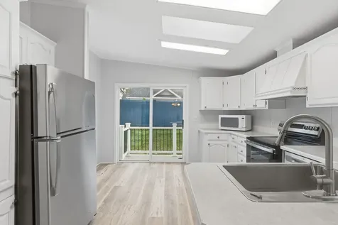 20 Ledgewood Way Manchester NH 03104