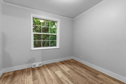 20 Ledgewood Way Manchester NH 03104