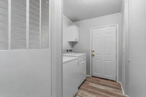 20 Ledgewood Way Manchester NH 03104