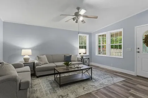 20 Ledgewood Way Manchester NH 03104