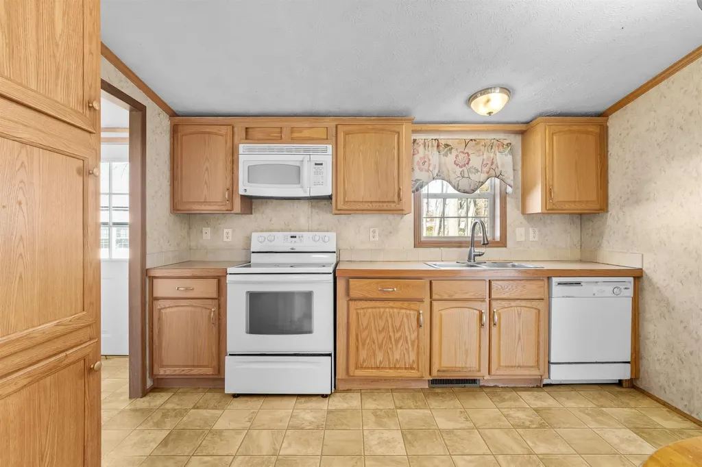 8 Perimeter Drive Rochester NH 03867
