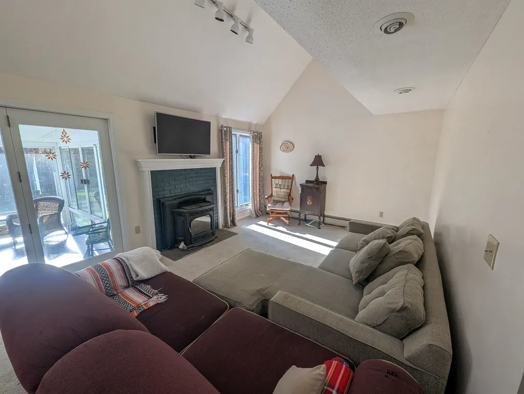 84 Old Jaffrey Road Peterborough NH 03458