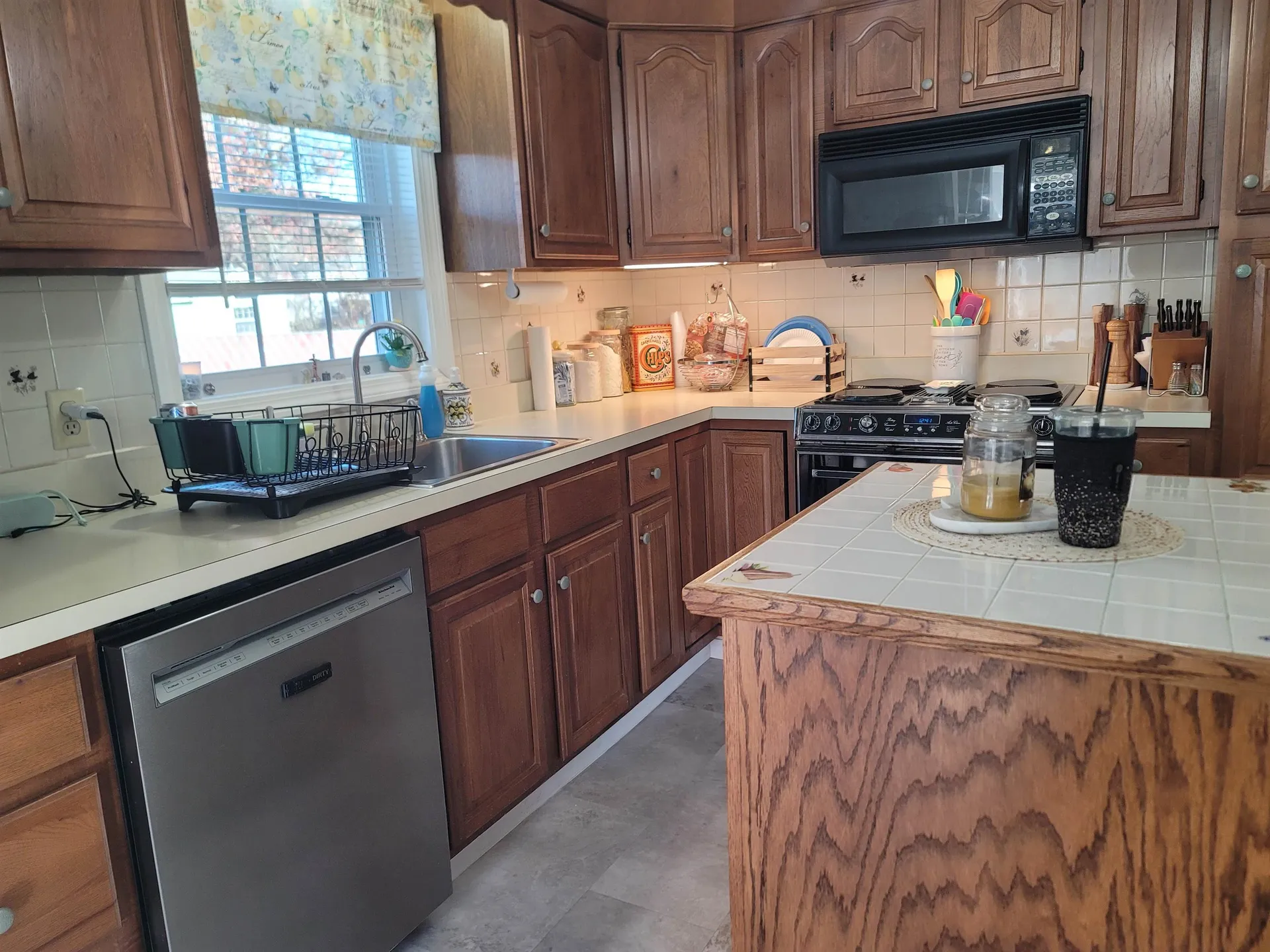 27 General Pulaski Drive Salem NH 03079