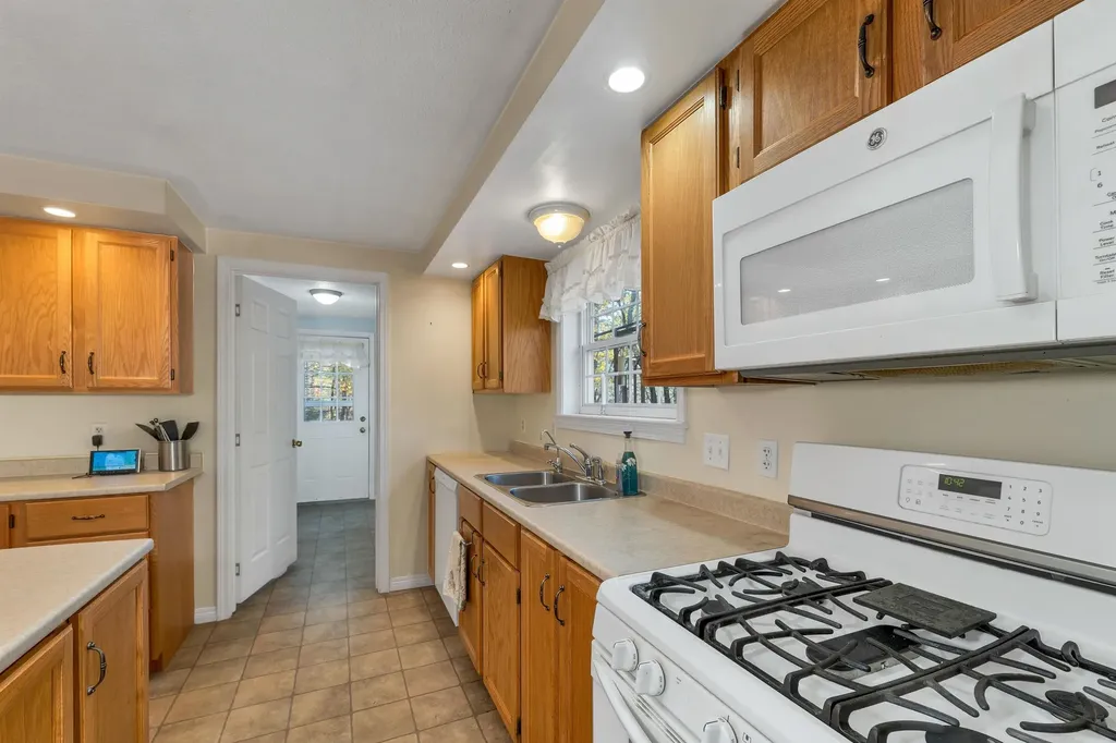 68 Berry River Road Barrington NH 03825