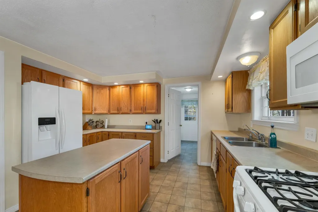 68 Berry River Road Barrington NH 03825