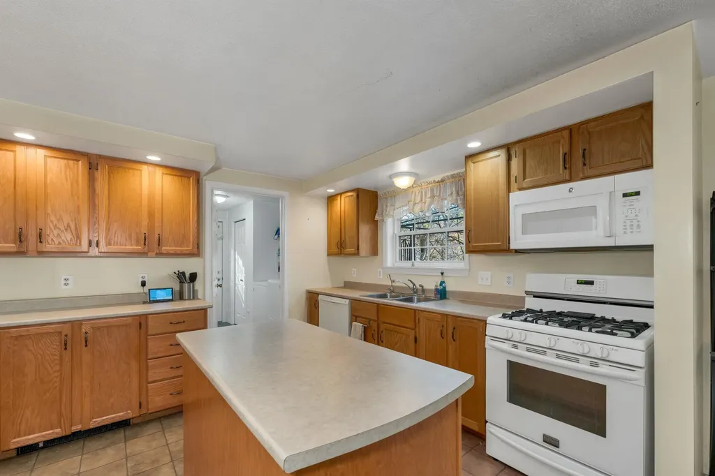 68 Berry River Road Barrington NH 03825