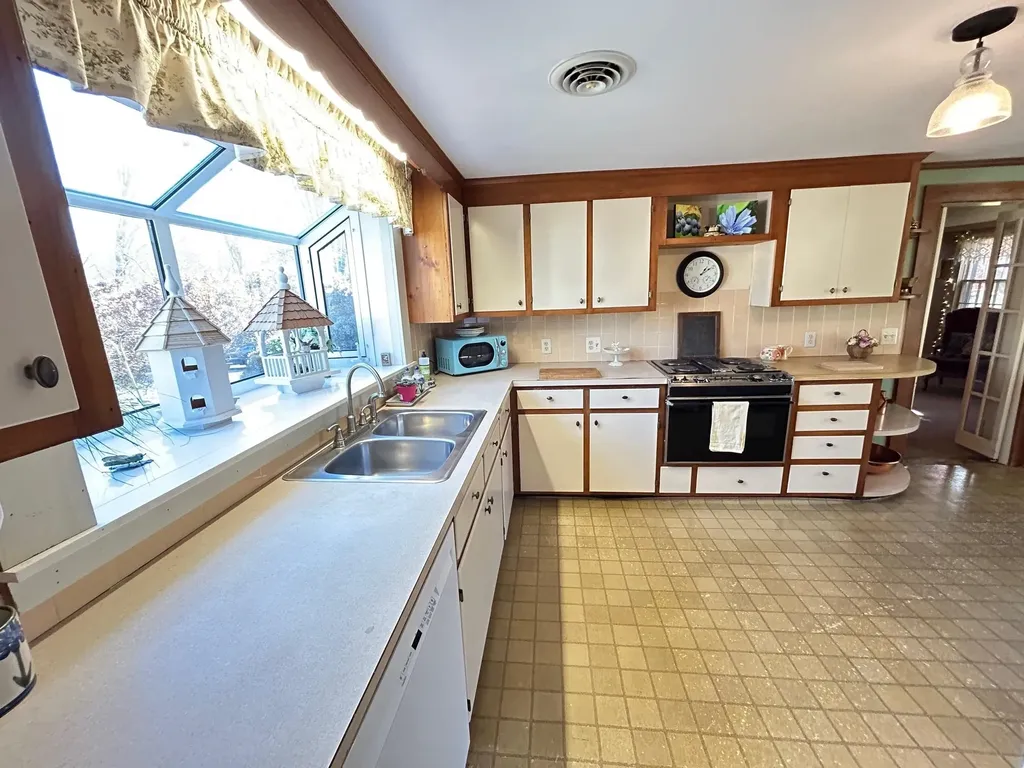 188 Drinkwater Road Kensington NH 03833