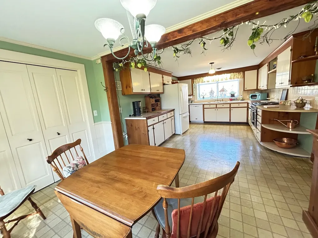 188 Drinkwater Road Kensington NH 03833