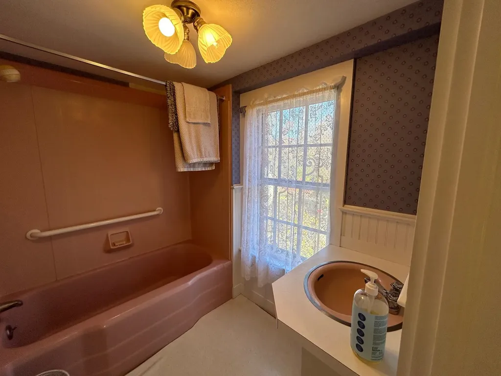 188 Drinkwater Road Kensington NH 03833