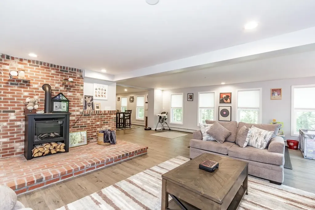 156 Little Mill Road Sandown NH 03873