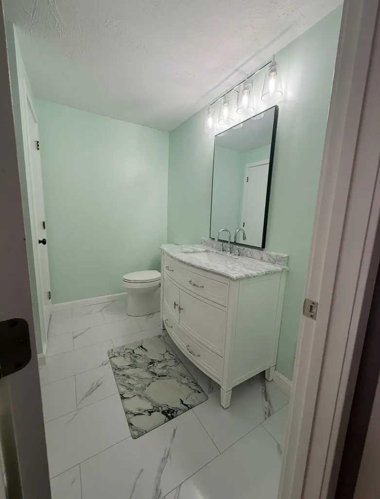 5 Tsienneto Road Derry NH 03038