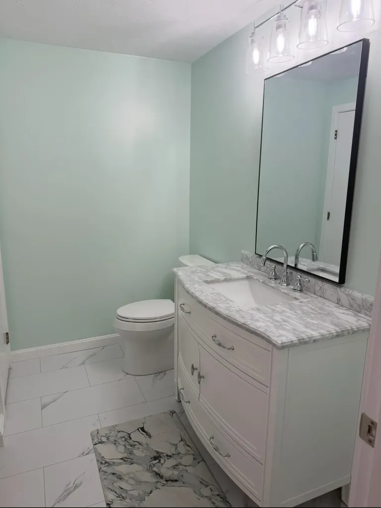 5 Tsienneto Road Derry NH 03038