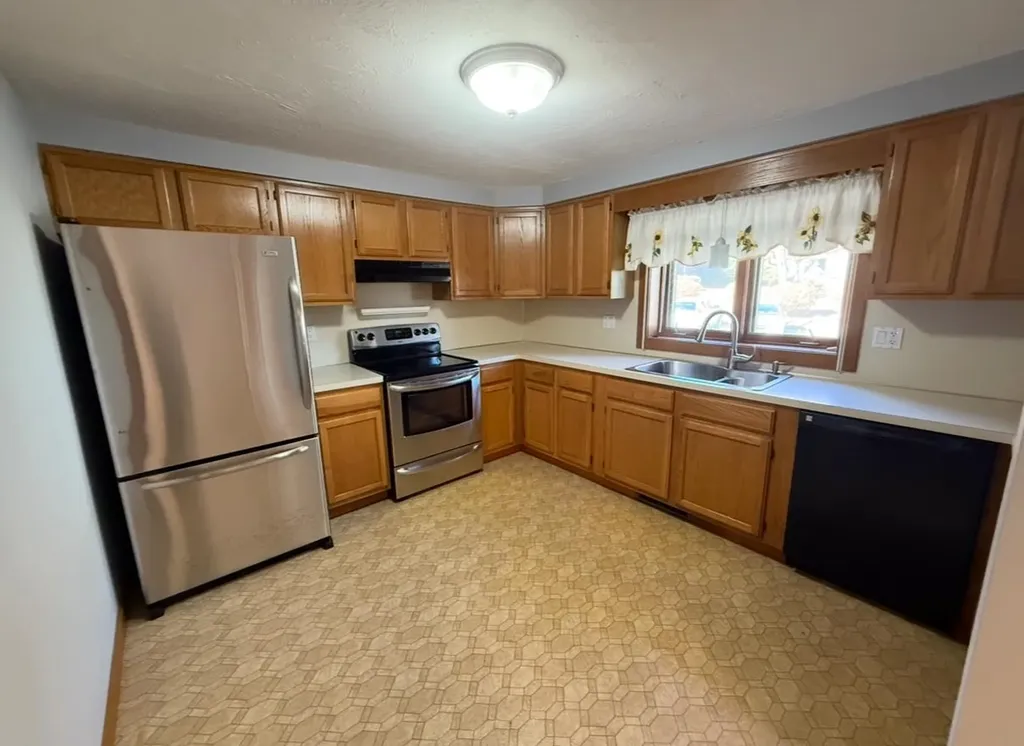 5 Tsienneto Road Derry NH 03038