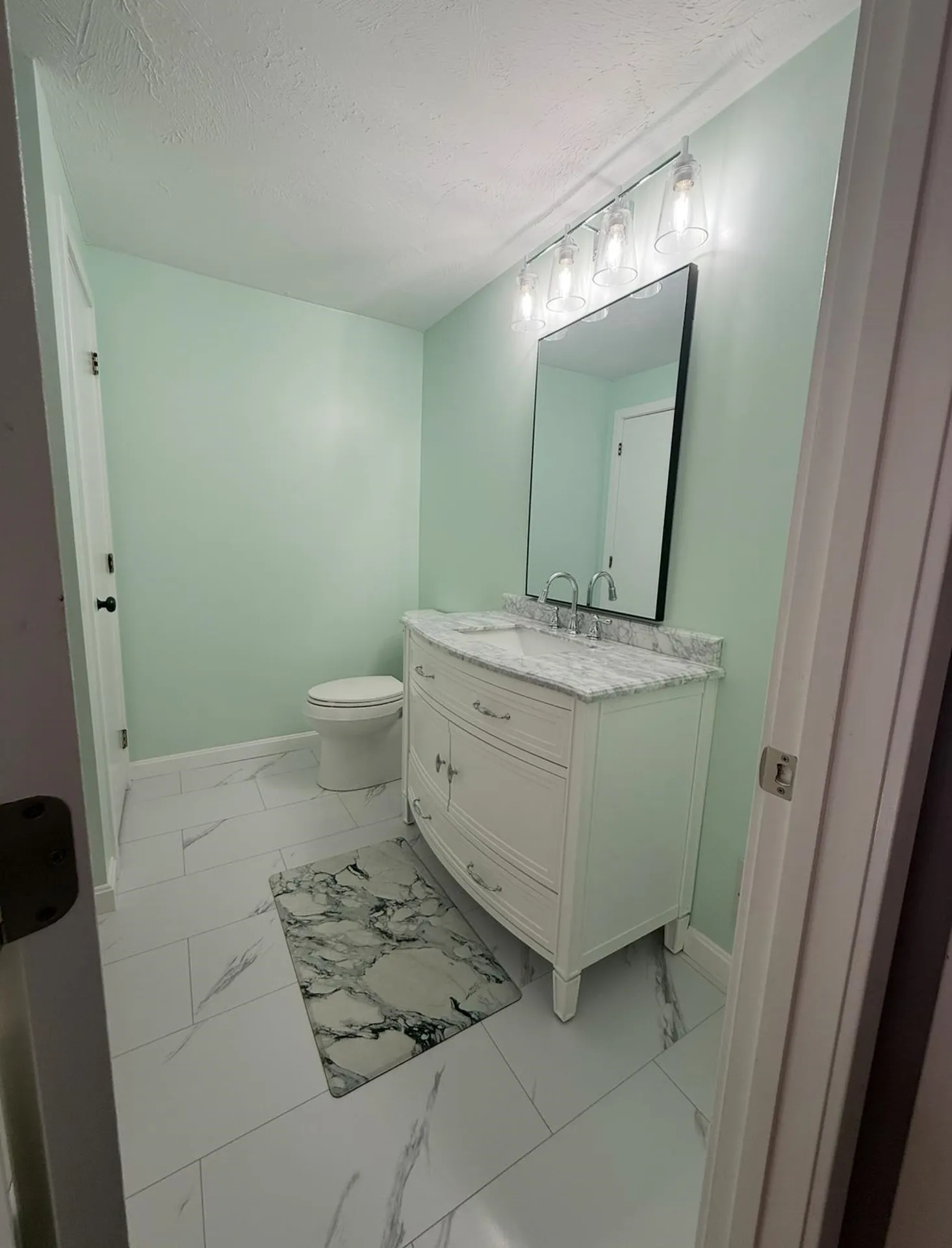 5 Tsienneto Road Derry NH 03038