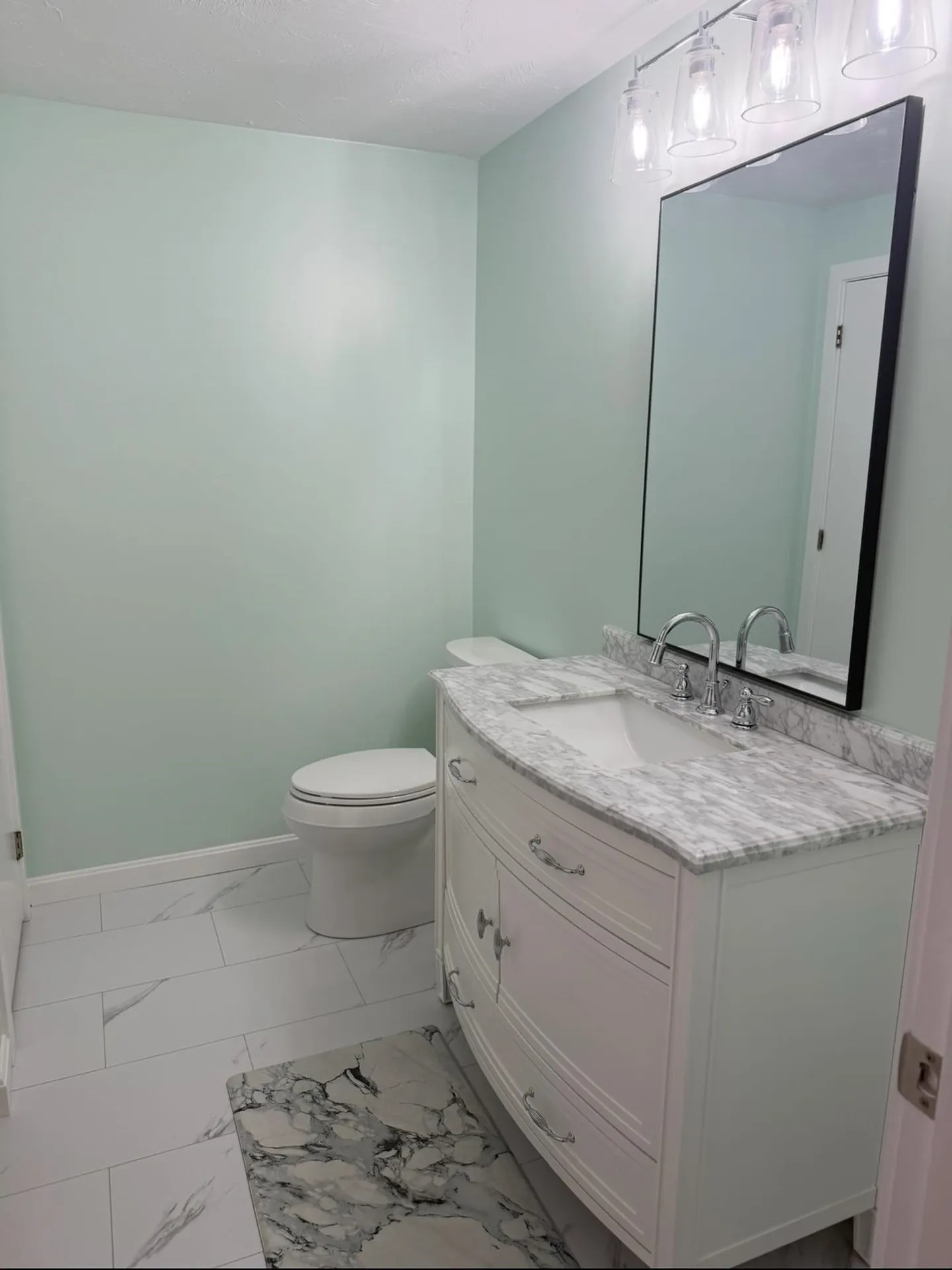 5 Tsienneto Road Derry NH 03038