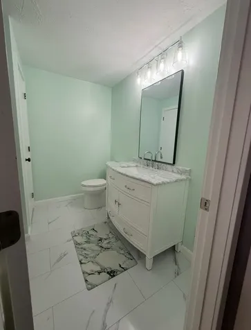 5 Tsienneto Road Derry NH 03038