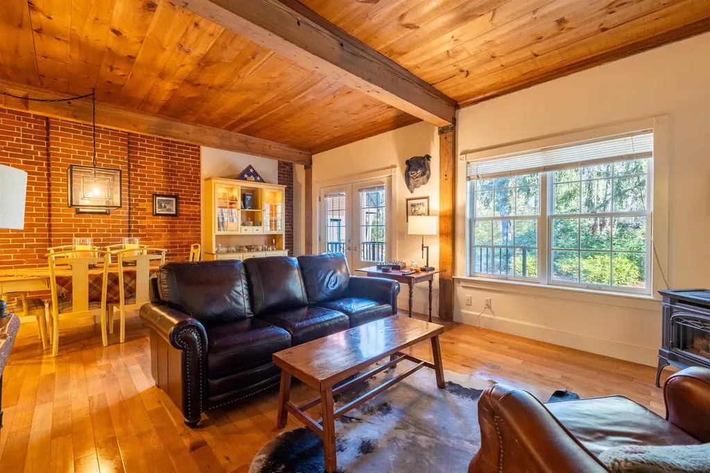 7 Chester Road Derry NH 03038