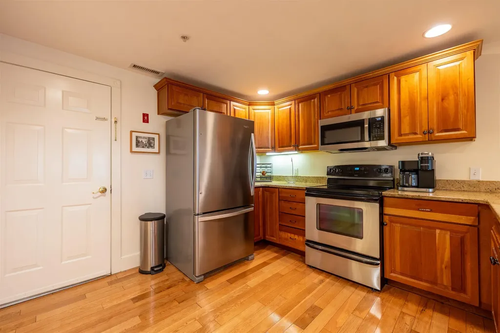 7 Chester Road Derry NH 03038