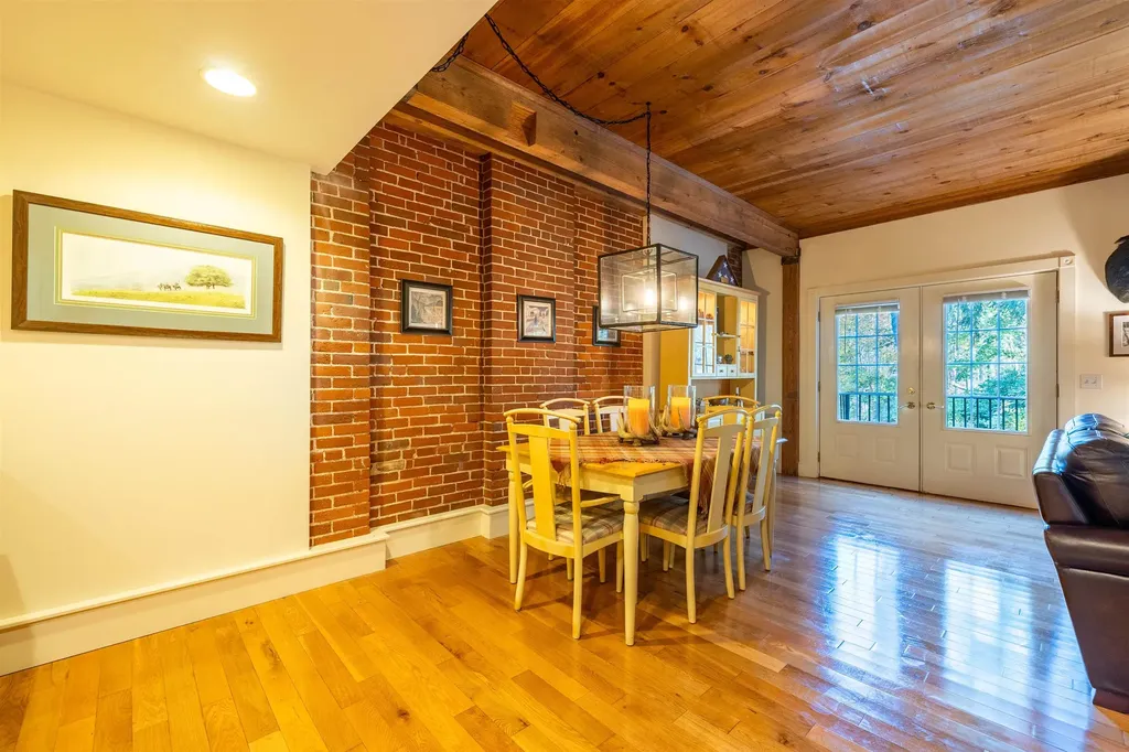 7 Chester Road Derry NH 03038