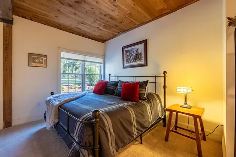 7 Chester Road Derry NH 03038