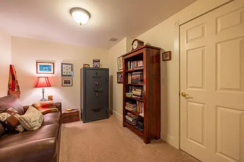 7 Chester Road Derry NH 03038