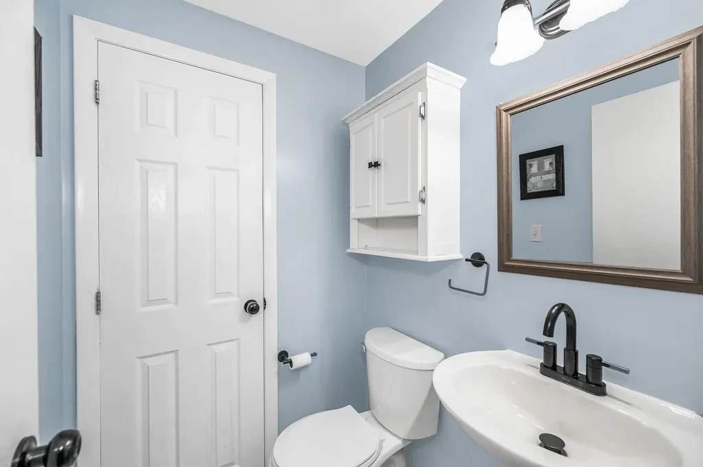 40 Spring Cove Road Nashua NH 03062