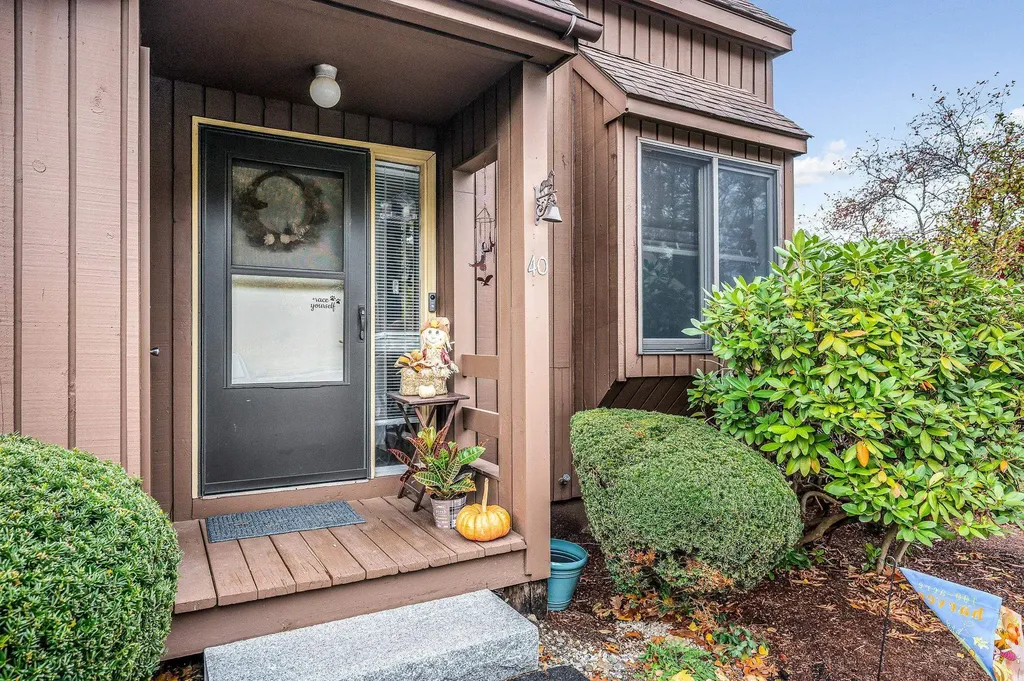 40 Spring Cove Road Nashua NH 03062