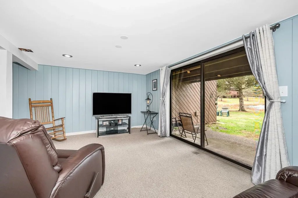 40 Spring Cove Road Nashua NH 03062