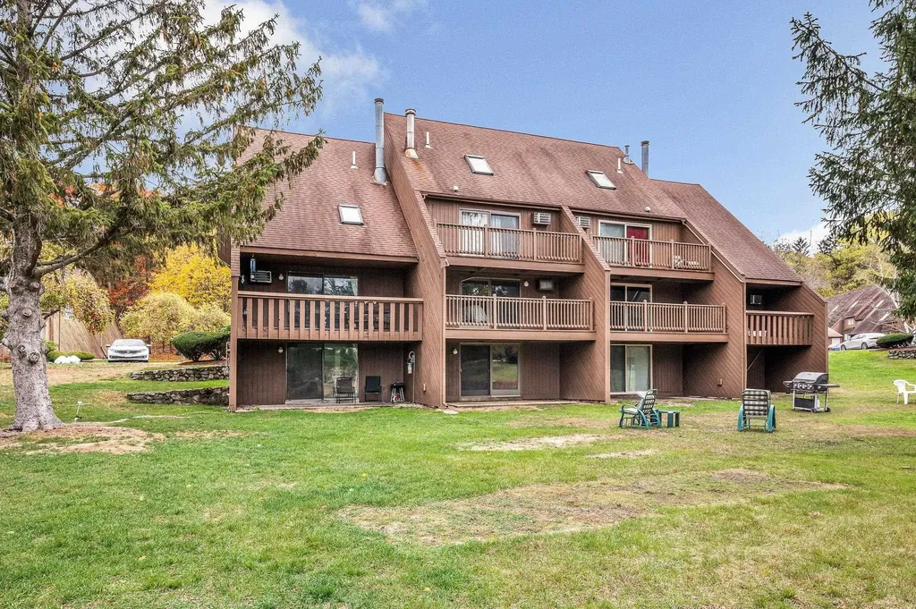 40 Spring Cove Road Nashua NH 03062