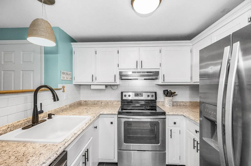 40 Spring Cove Road Nashua NH 03062